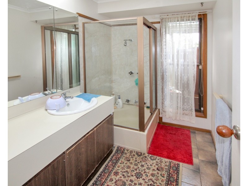 140 Crusoe Road, Kangaroo Flat VIC 3555