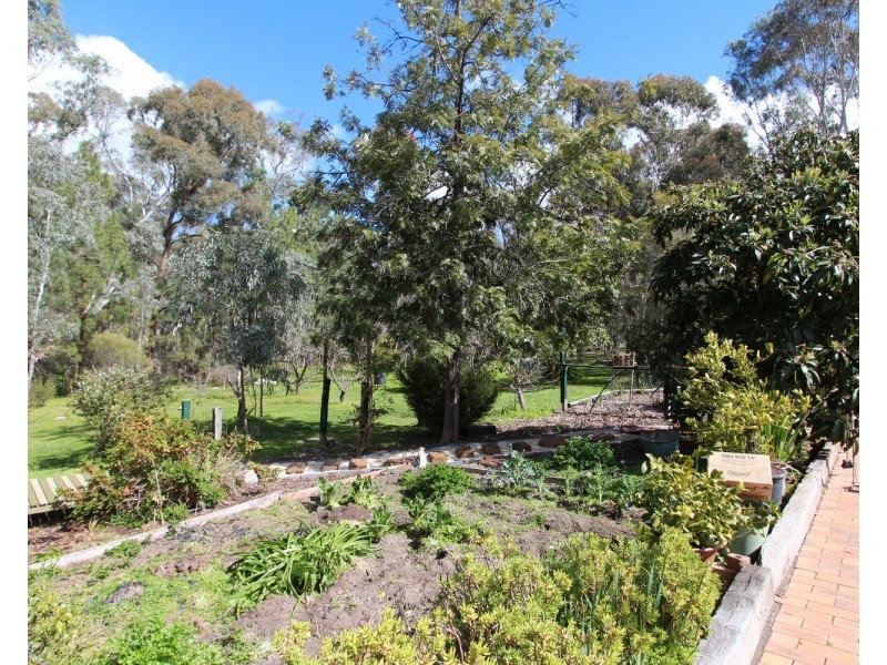 140 Crusoe Road, Kangaroo Flat VIC 3555