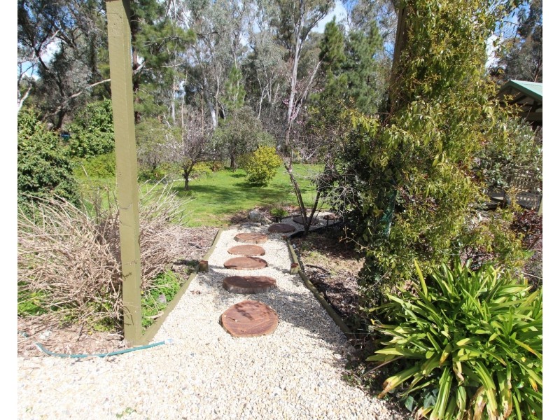 140 Crusoe Road, Kangaroo Flat VIC 3555