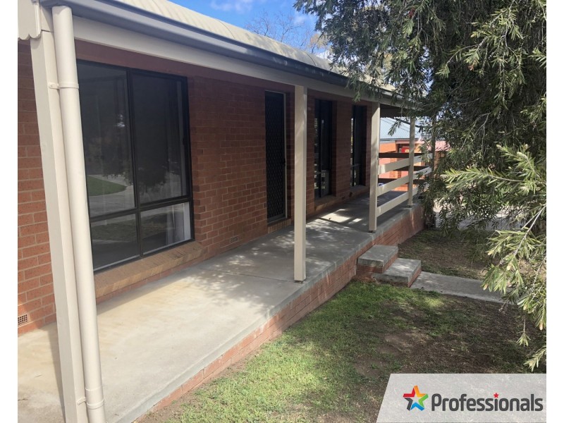 2/23 Osborne Street, Flora Hill VIC 3550