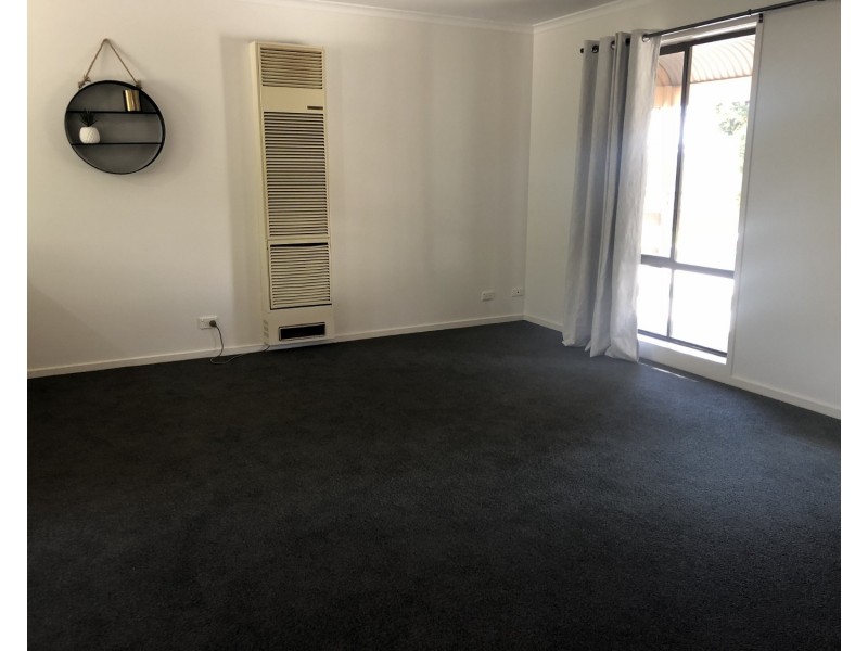 2/23 Osborne Street, Flora Hill VIC 3550