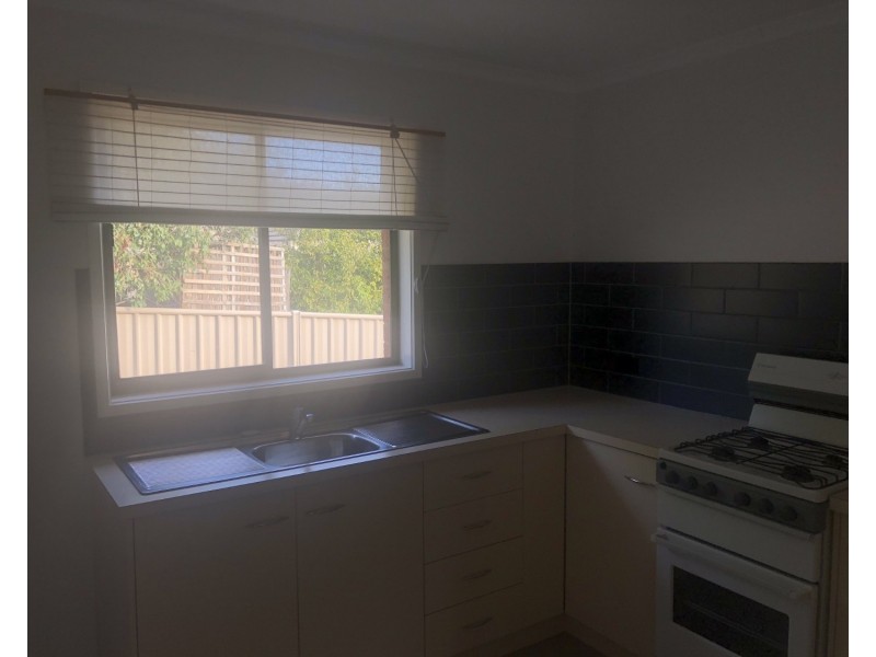 2/23 Osborne Street, Flora Hill VIC 3550