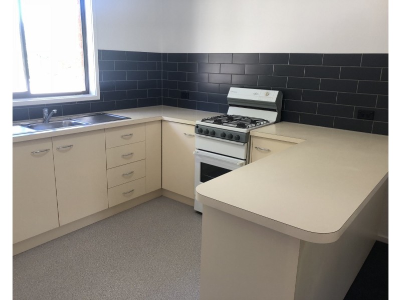 2/23 Osborne Street, Flora Hill VIC 3550