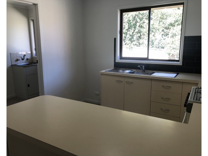 2/23 Osborne Street, Flora Hill VIC 3550