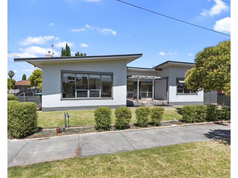26 Derna Court, Golden Square VIC 3555