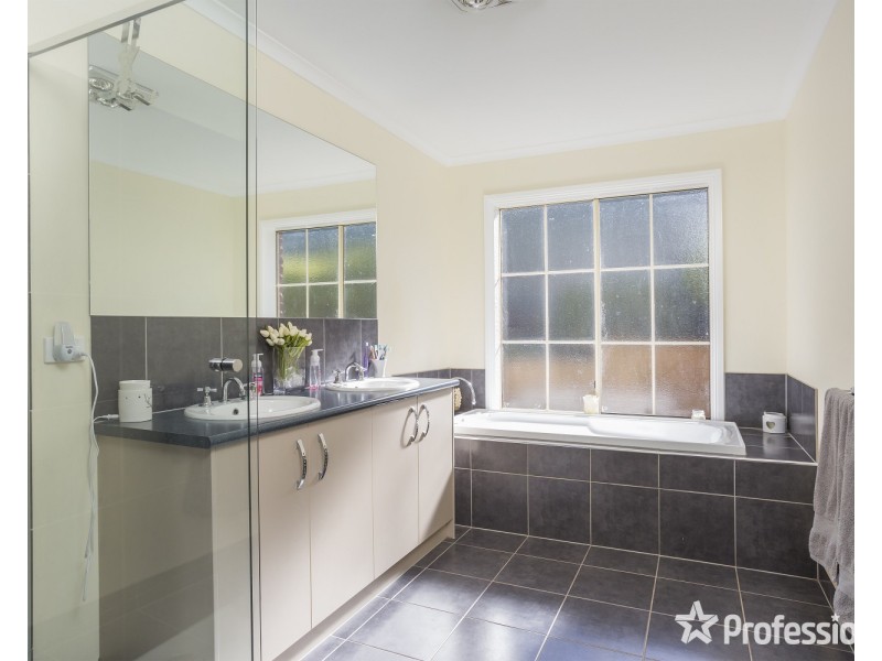 24 Aspera Way, Kangaroo Flat VIC 3555