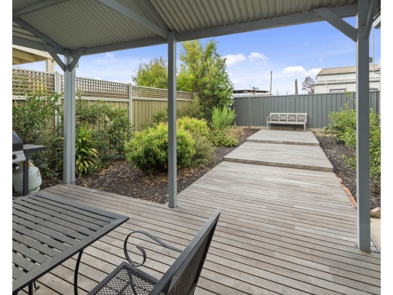 54 Breen Street, Quarry Hill VIC 3550