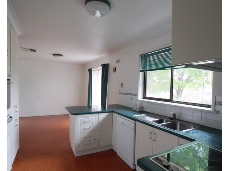 7 Cousins Street, Strathdale VIC 3550