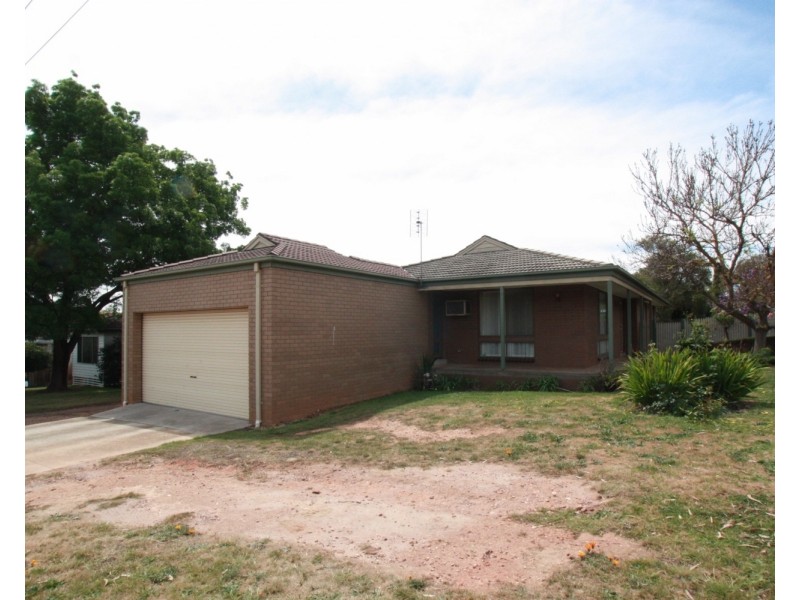 7 Cousins Street, Strathdale VIC 3550