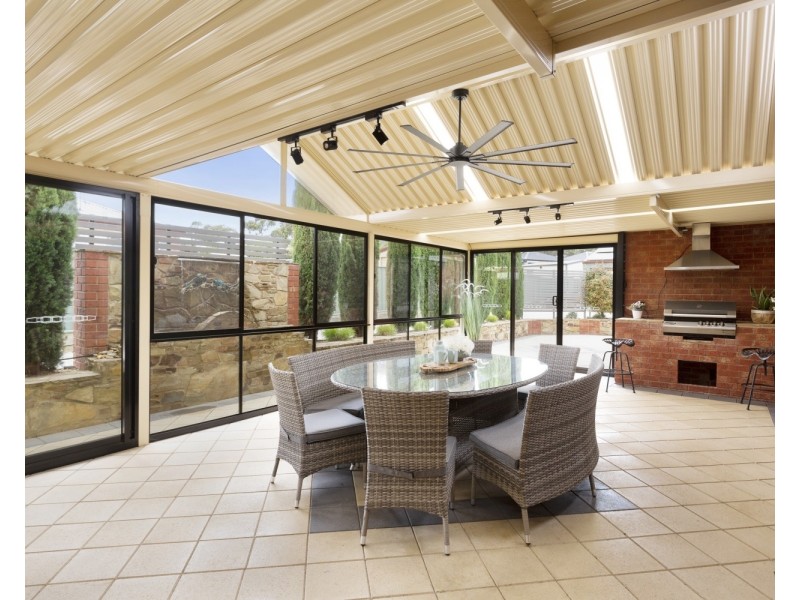 56 Carolyn Way, Maiden Gully VIC 3551