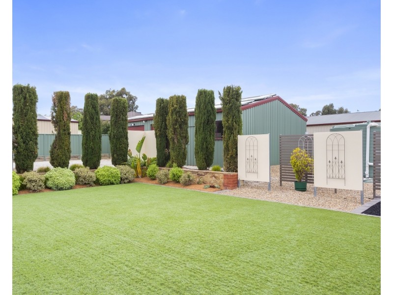 56 Carolyn Way, Maiden Gully VIC 3551