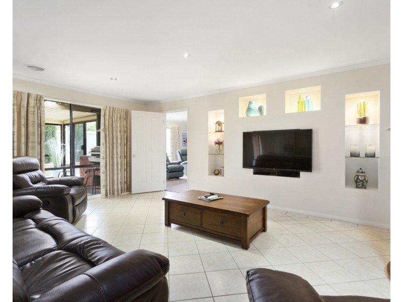 56 Carolyn Way, Maiden Gully VIC 3551