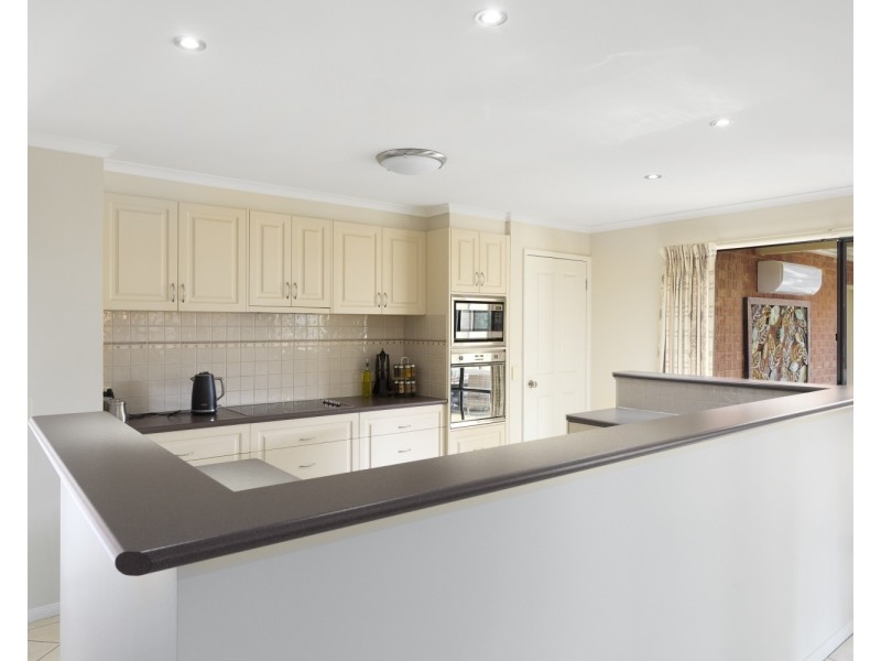 56 Carolyn Way, Maiden Gully VIC 3551