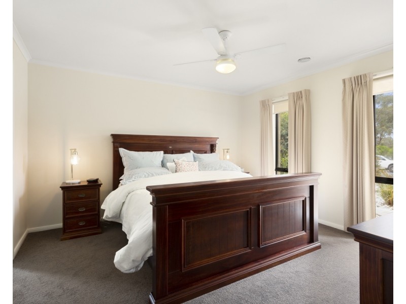 56 Carolyn Way, Maiden Gully VIC 3551