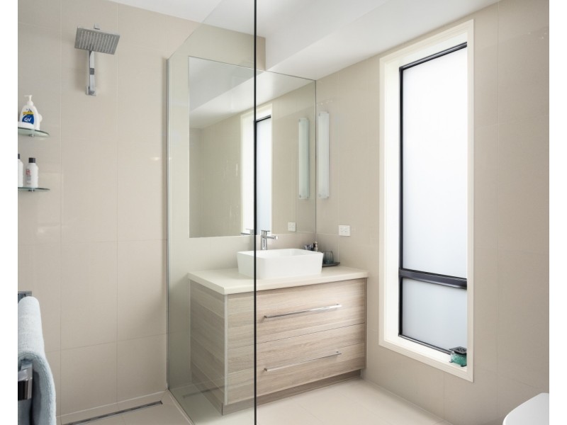 56 Carolyn Way, Maiden Gully VIC 3551