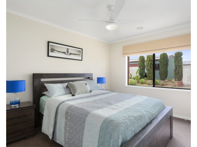 56 Carolyn Way, Maiden Gully VIC 3551