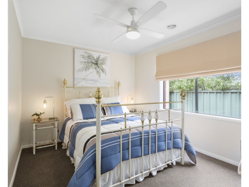 56 Carolyn Way, Maiden Gully VIC 3551