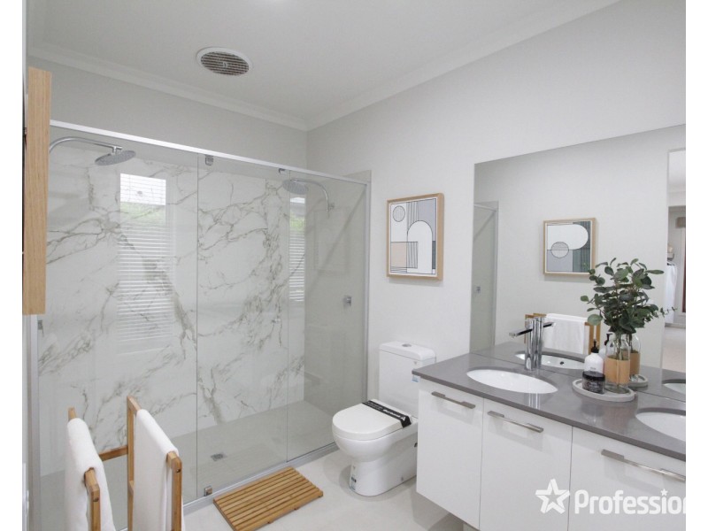 13 Weeks Road, Ascot VIC 3551