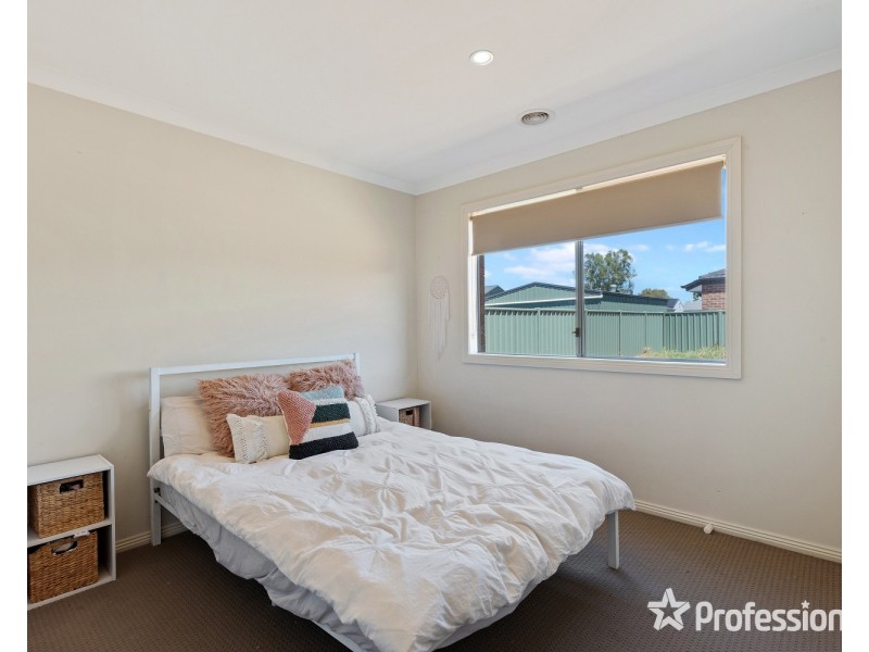 13 Triplett Avenue, Ascot VIC 3551