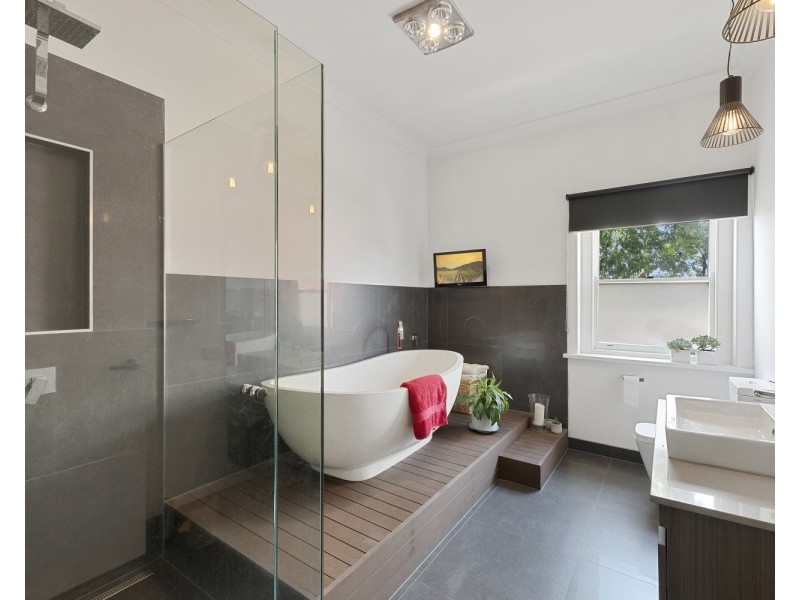 2 Percival Street, Quarry Hill VIC 3550