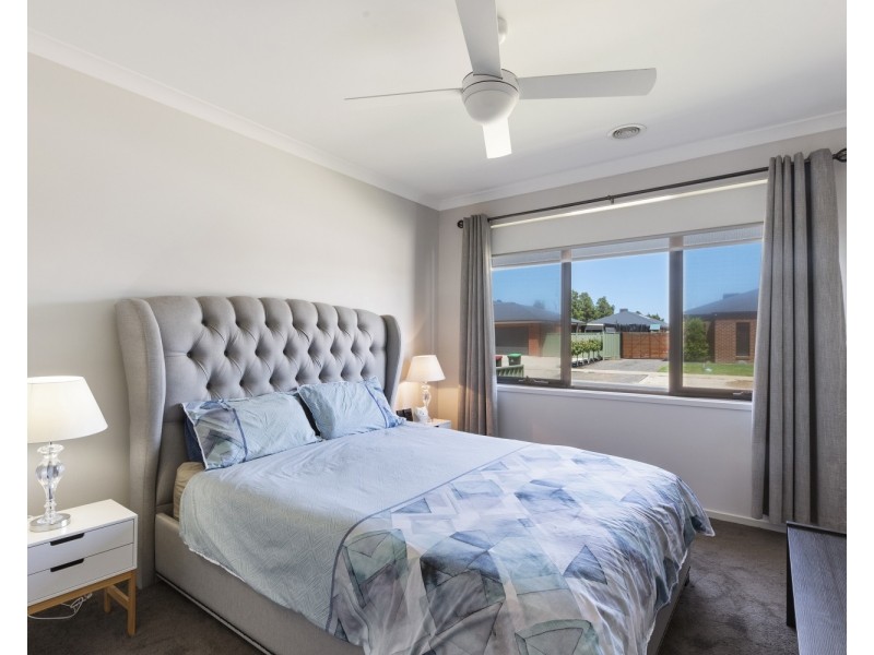 30 Greenfield Drive, Epsom VIC 3551