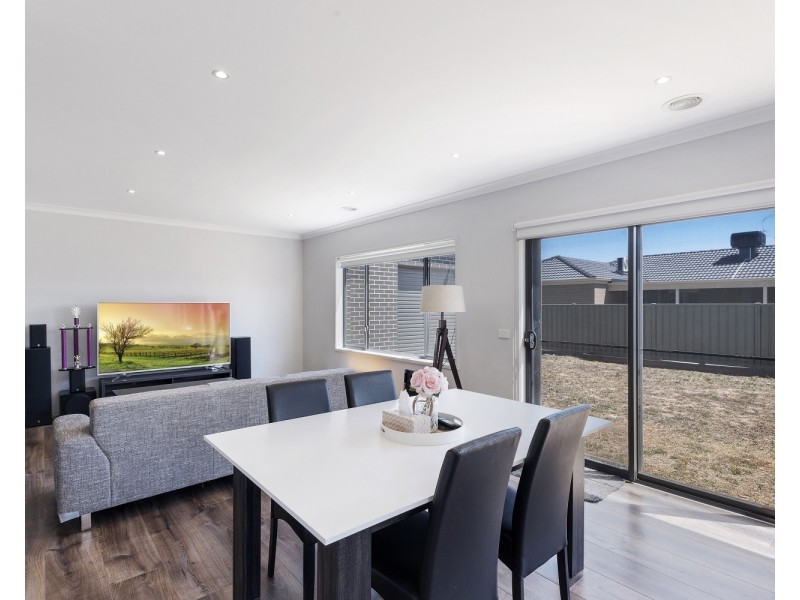 30 Greenfield Drive, Epsom VIC 3551