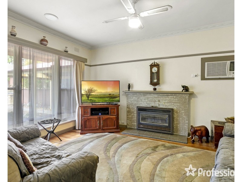 1 Peters Street, Long Gully VIC 3550