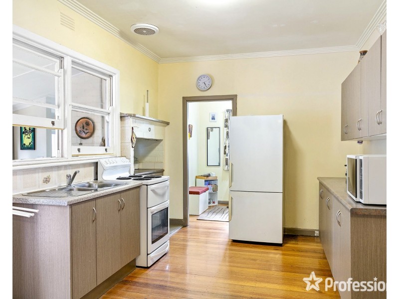 1 Peters Street, Long Gully VIC 3550