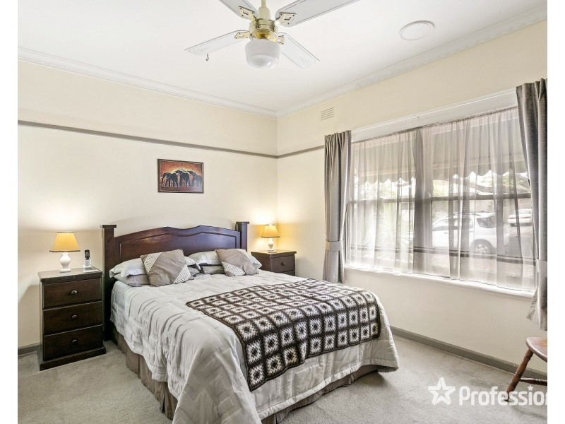 1 Peters Street, Long Gully VIC 3550