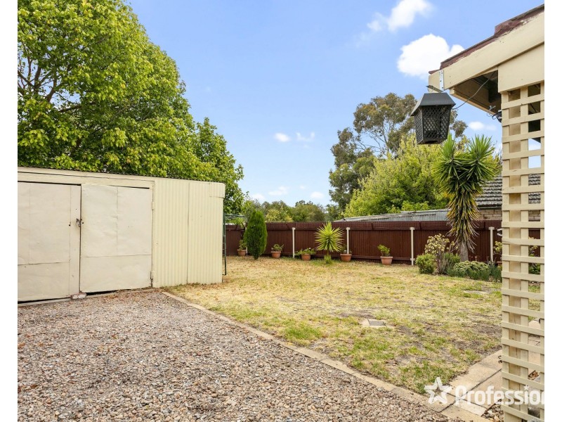 1 Peters Street, Long Gully VIC 3550