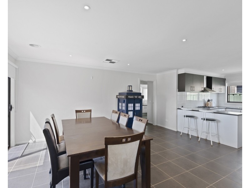 24 Greenfield Drive, Epsom VIC 3551