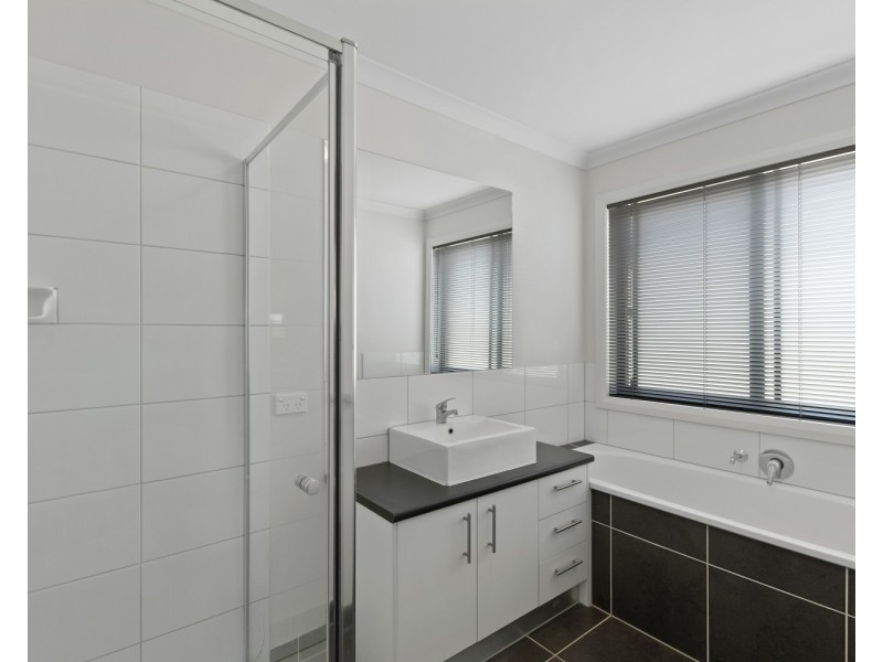 24 Greenfield Drive, Epsom VIC 3551