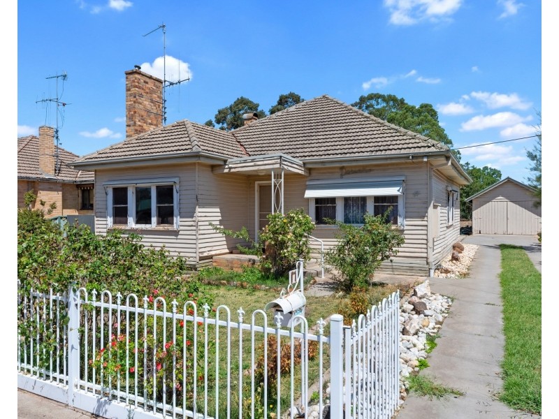 17 Olympic Parade, Kangaroo Flat VIC 3555