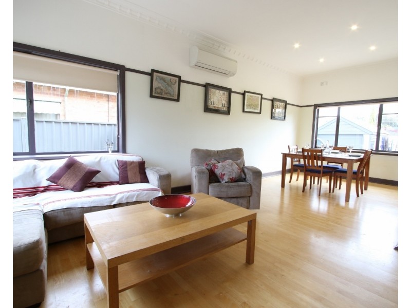 8 Margaret Crescent, Flora Hill VIC 3550