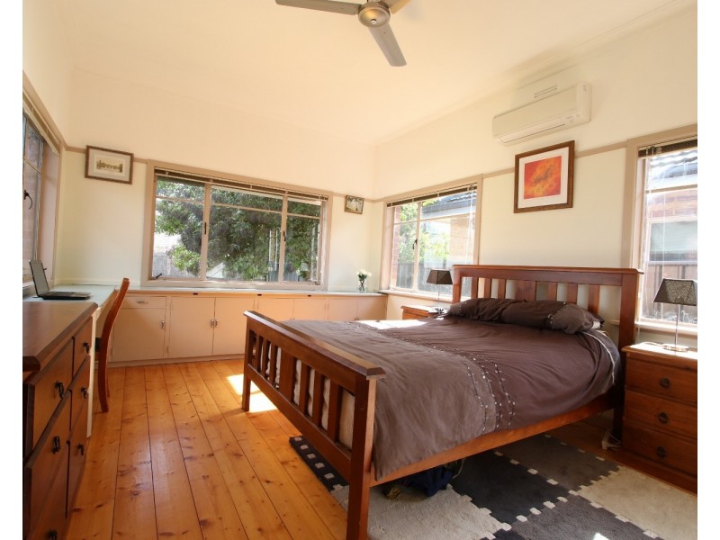 8 Margaret Crescent, Flora Hill VIC 3550