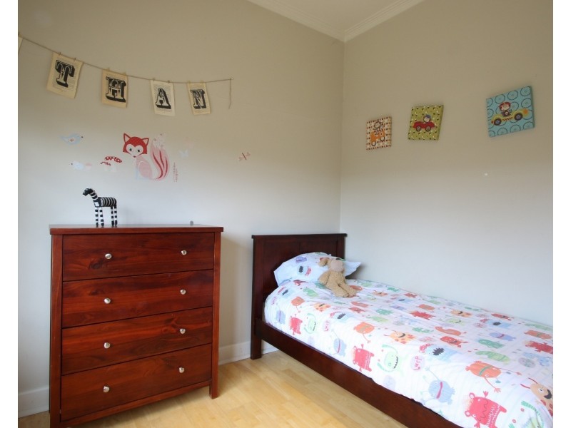 8 Margaret Crescent, Flora Hill VIC 3550