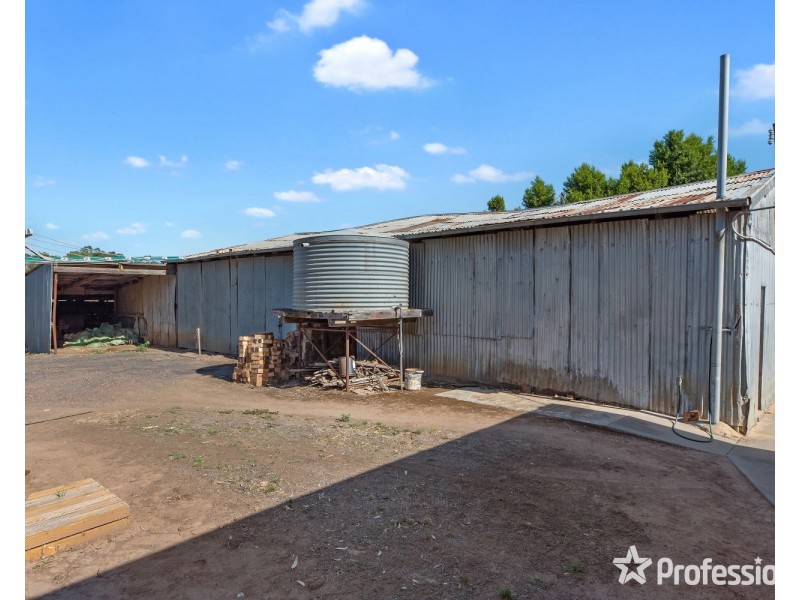 5693 Calder Highway, Kangaroo Flat VIC 3555