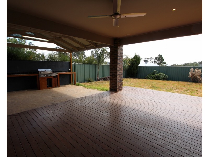 20 Dianella Court, Kangaroo Flat VIC 3555