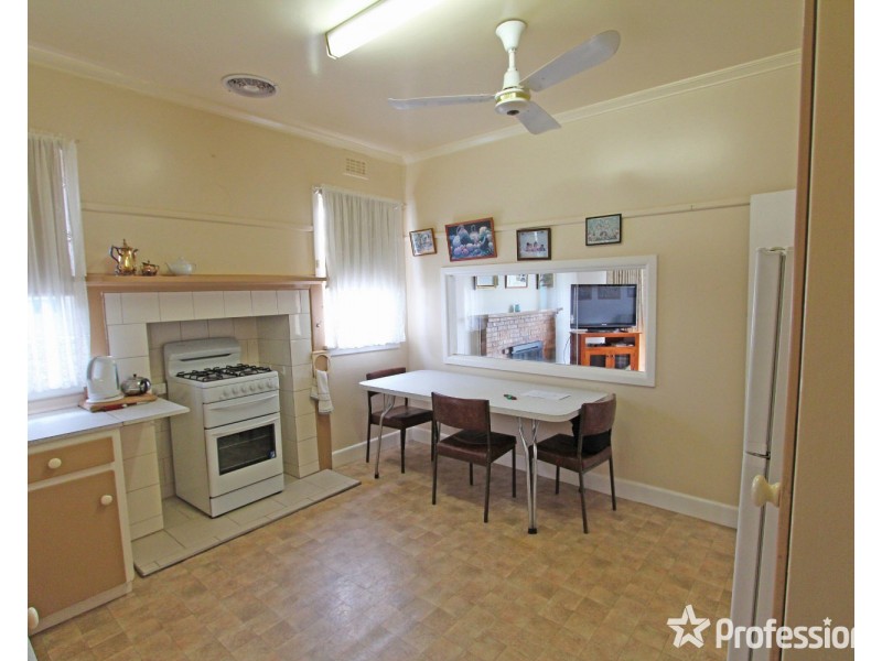 16 Koomba Street, White Hills VIC 3550