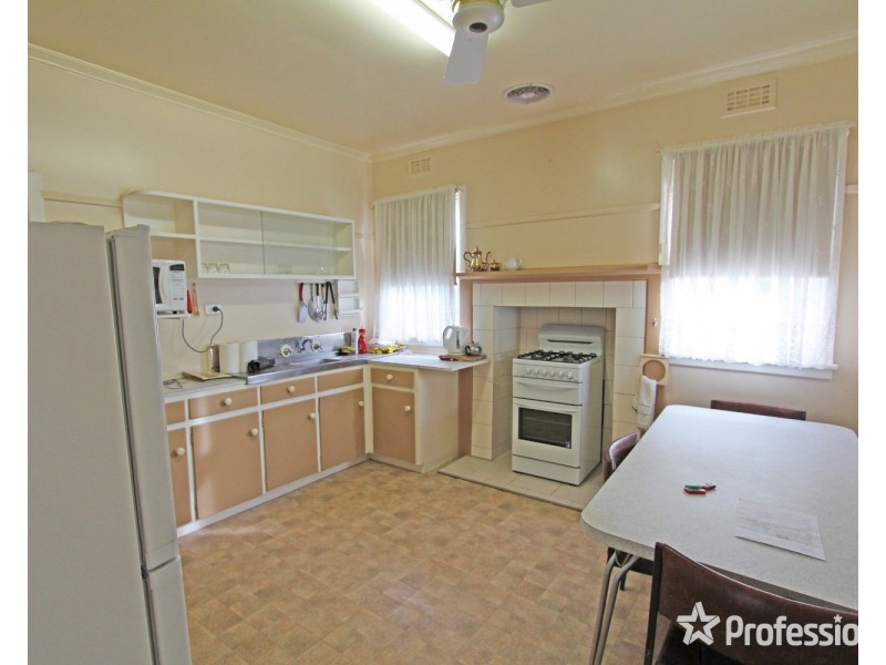 16 Koomba Street, White Hills VIC 3550