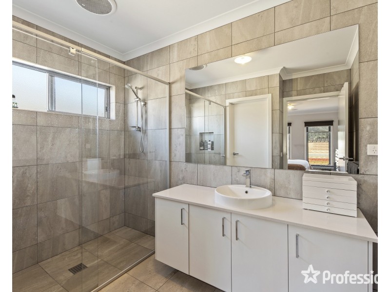 6 Gelbray Street, Ascot VIC 3551