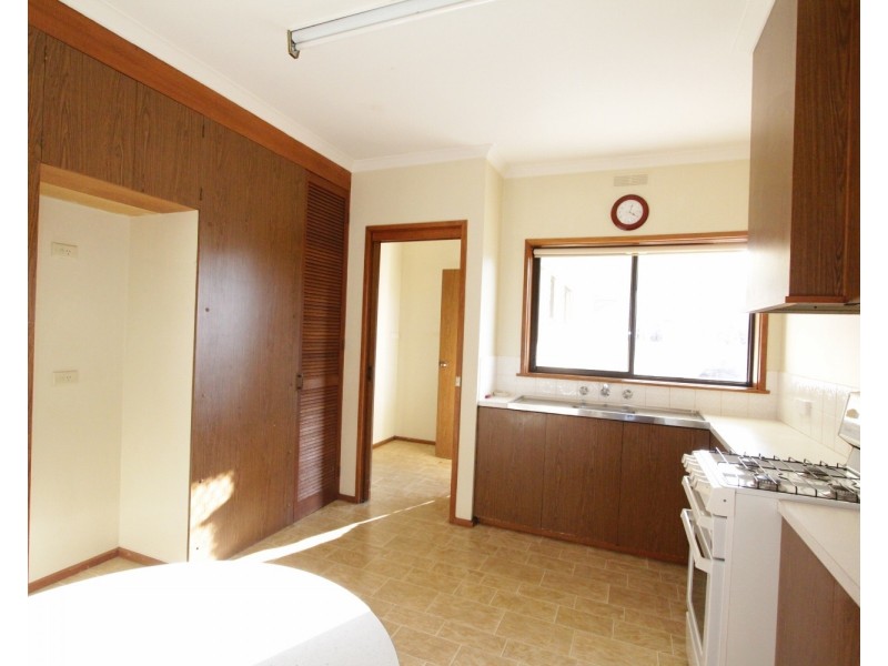 17 Bowles Street, Kangaroo Flat VIC 3555