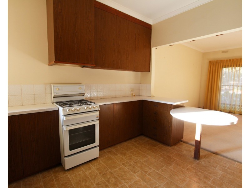 17 Bowles Street, Kangaroo Flat VIC 3555