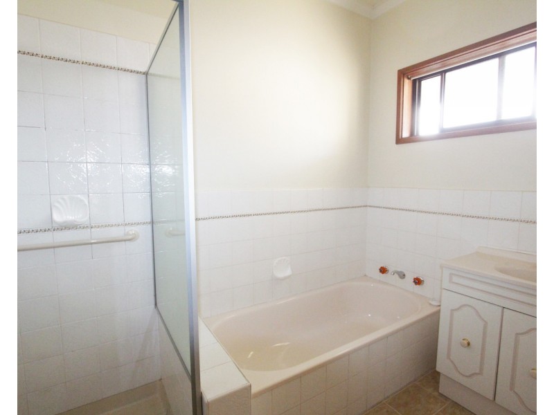 17 Bowles Street, Kangaroo Flat VIC 3555