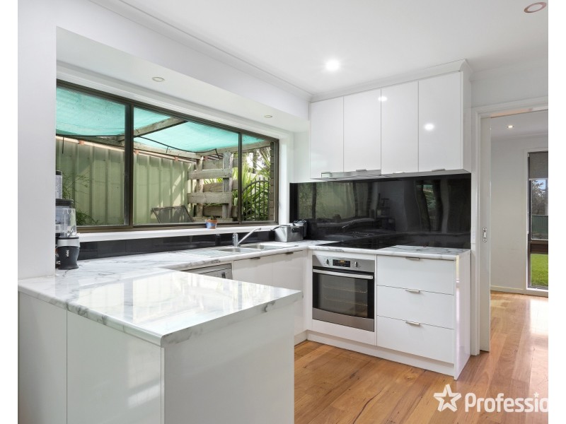 9 Maude Street, Golden Square VIC 3555