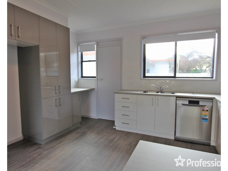 1/1 Adelaide Street, Flora Hill VIC 3550