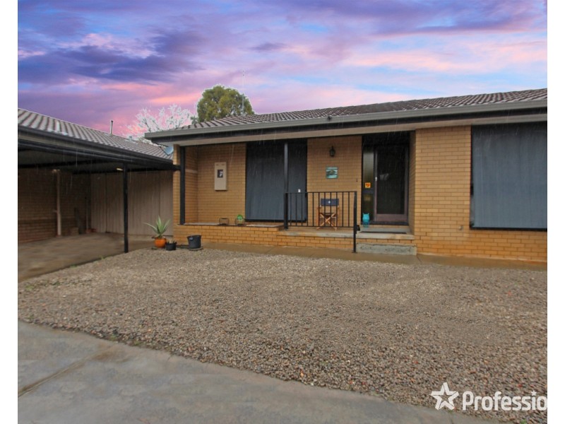 2/10 Button Street, Strathdale VIC 3550