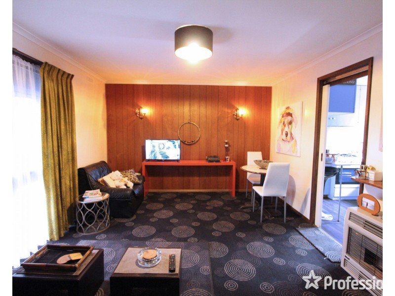 2/10 Button Street, Strathdale VIC 3550