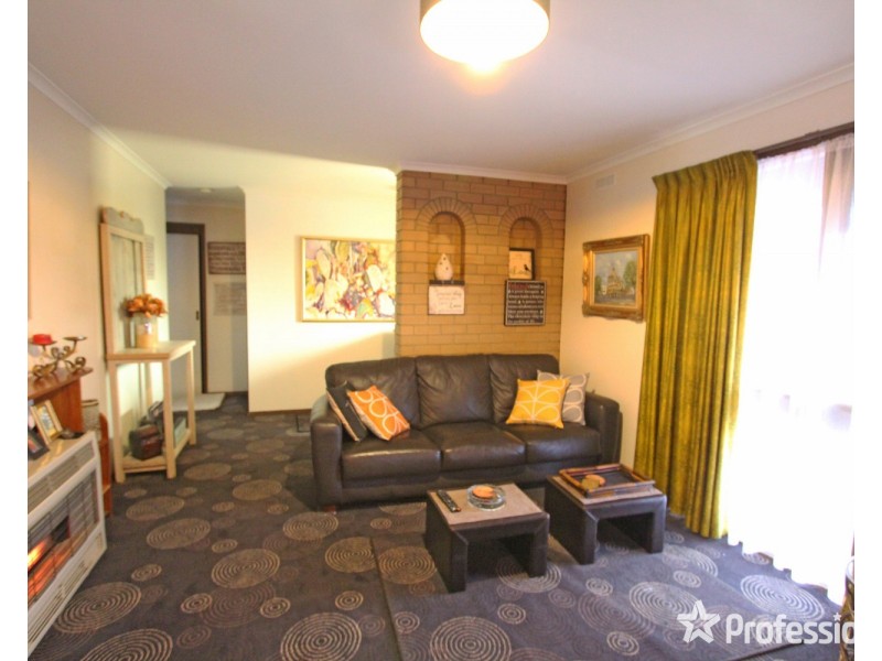 2/10 Button Street, Strathdale VIC 3550