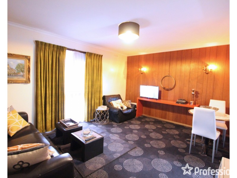 2/10 Button Street, Strathdale VIC 3550